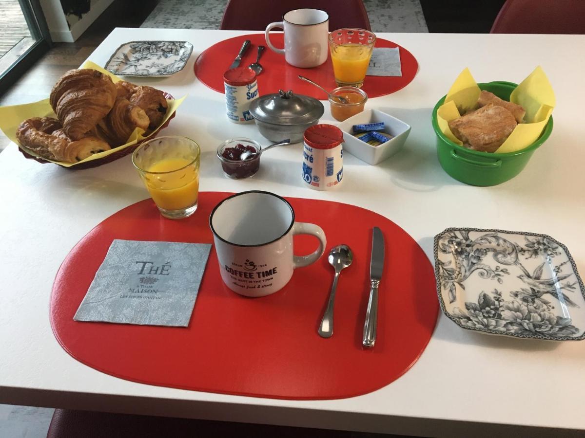 Chez Cathy Et Leo Panzió Dinan Kültér fotó